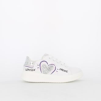 Sneakers da bambina con stampa cuore e borchie
