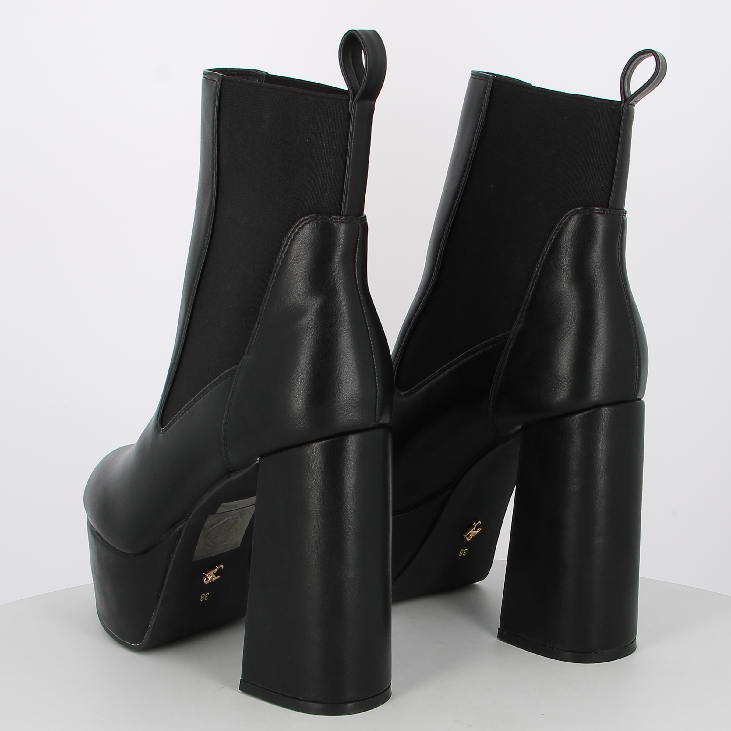 Stivaletti Con Plateau E Tacco Largo Jaja Stivaletti da donna con tacco largo e plateau, Stivaletti, Nero