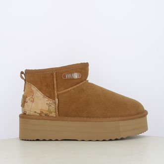 Stivaletti da donna fluffy platform con dettagli geo classic