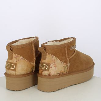 Stivaletti da donna fluffy platform con dettagli geo classic