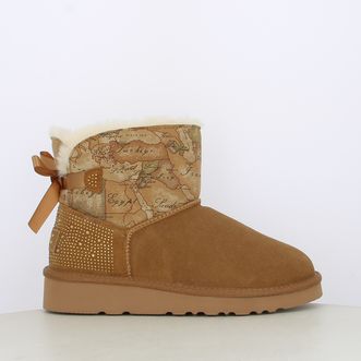 Stivaletti da donna fluffy con dettagli geo classic