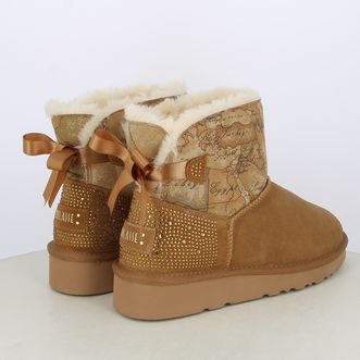 Stivaletti da donna fluffy con dettagli geo classic