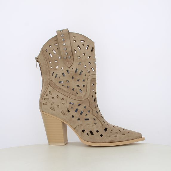 Stivaletti da donna traforati