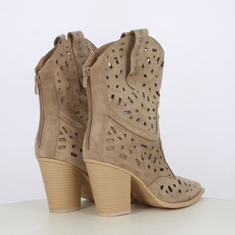 Stivaletti da donna traforati