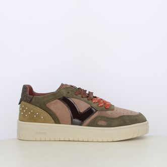 Sneakers da donna con borchie