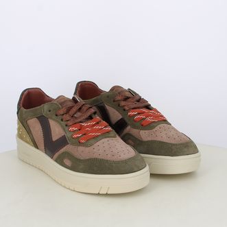 Sneakers da donna con borchie