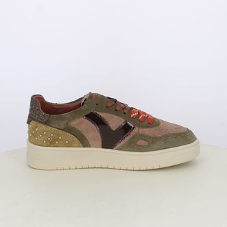 Sneakers da donna con borchie